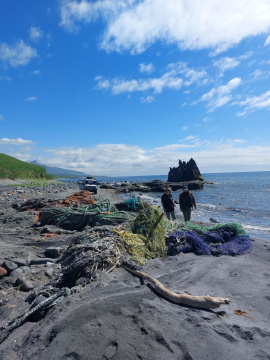В Южно-Камчатском заказнике прошли работы по оценке и уборке морского мусора. 