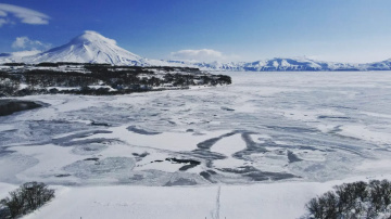 Курильское озеро замёрзло впервые за четыре года. 