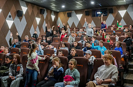 Ребятам о зверятах. На Камчатке прошёл бесплатный показ фильма «Огненный лис» для детей, оказавшихся в трудной жизненной ситуации