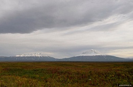 Вулканы Кошелева и Камбальный. Фото: П. Шпиленок