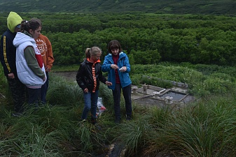 Семейная образовательная программа на Курильском озере: школьники и их родители исследовали заповедную природу.. Фото 2