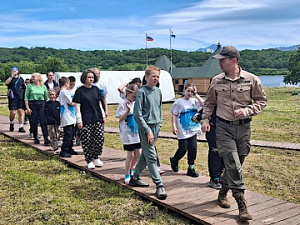 Сказки станут пропуском в экологические каникулы на Курильском озере