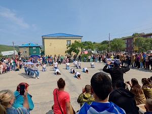 В посёлке Озерновский появился современный арт-объект в виде нерки. Фото 6