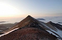Сопка Фумарольная (Кошелевский вулкан). Фото: П. Шпиленок