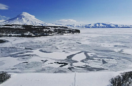 Курильское озеро замёрзло впервые за четыре года